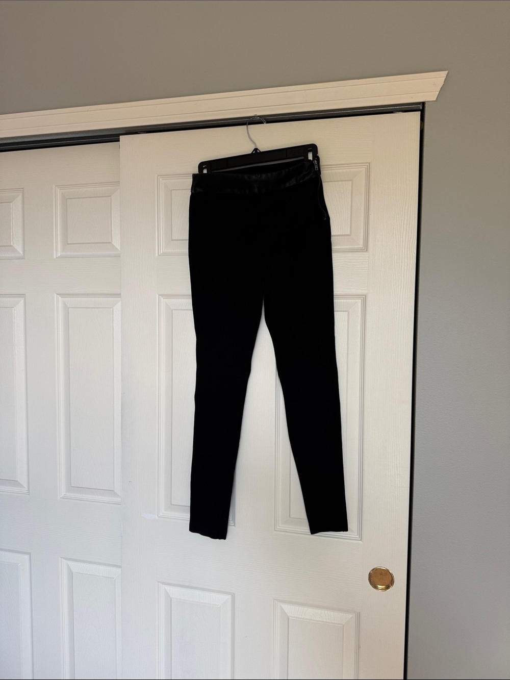 Romeo & Juliet Couture Black Ponte Skinny Pants
